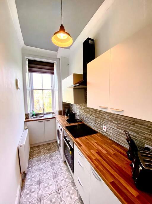 Anchored Homely Apartment In Historic Centre Paisley Buitenkant foto