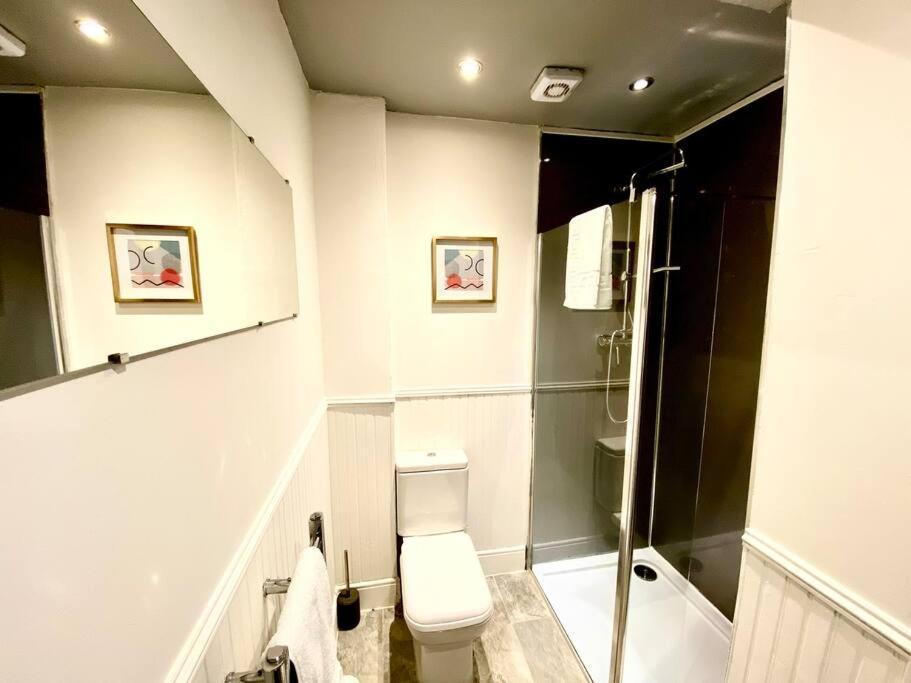 Anchored Homely Apartment In Historic Centre Paisley Buitenkant foto