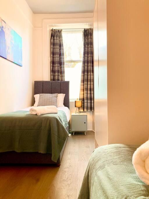 Anchored Homely Apartment In Historic Centre Paisley Buitenkant foto