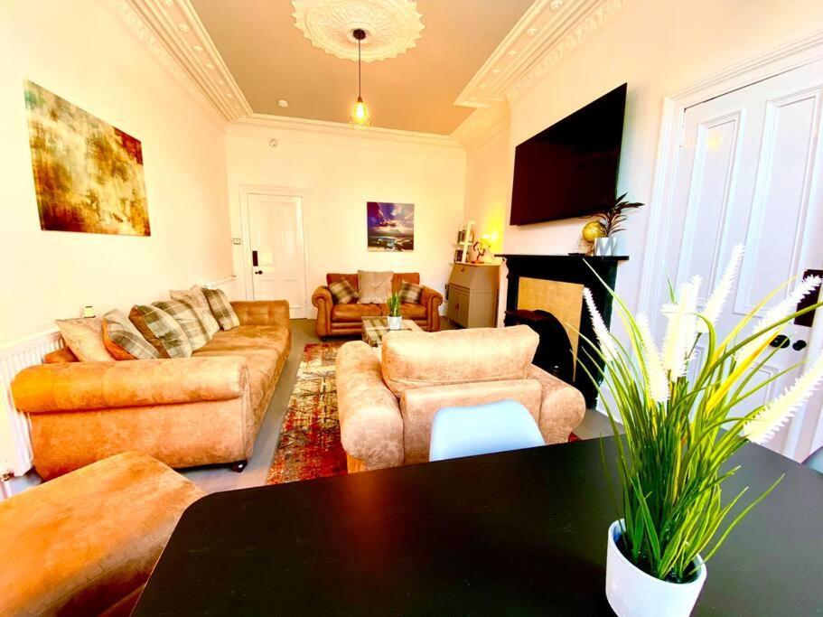 Anchored Homely Apartment In Historic Centre Paisley Buitenkant foto