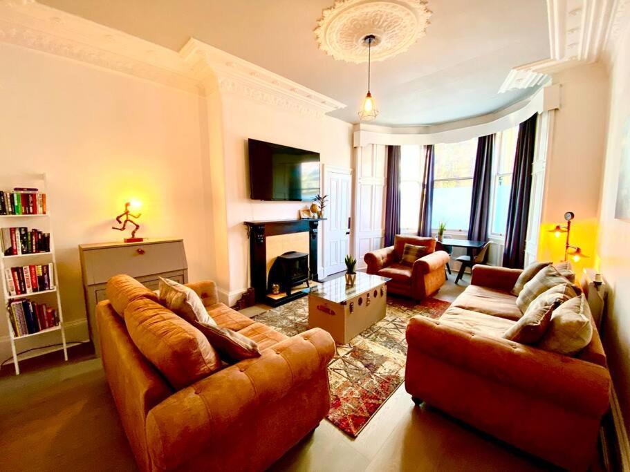 Anchored Homely Apartment In Historic Centre Paisley Buitenkant foto