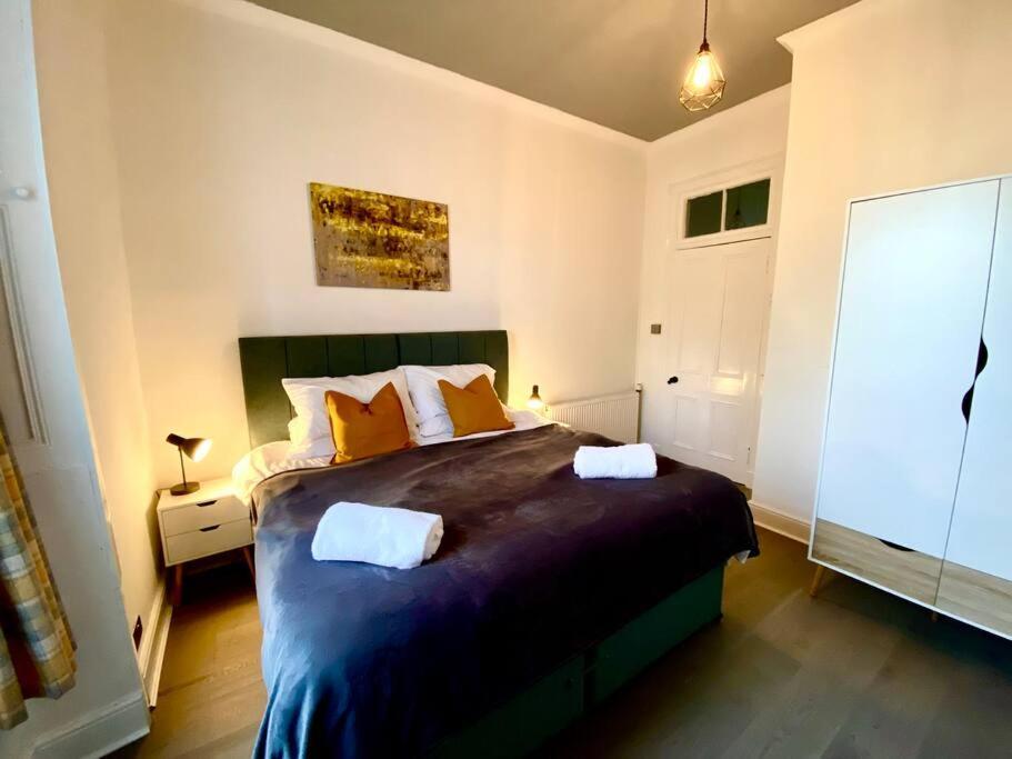 Anchored Homely Apartment In Historic Centre Paisley Buitenkant foto