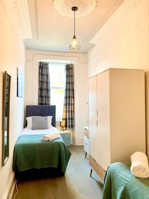 Anchored Homely Apartment In Historic Centre Paisley Buitenkant foto